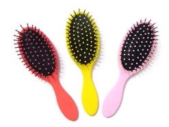 Will Plastic Hair Combs Cause Hair Breakage?