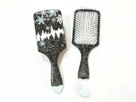 Will the material of a hairbrush set affect the user experience?