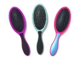 What key factors should be considered when choosing a hair brush set?