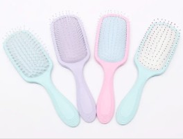 Will the Detangling Hair Brush generate static electricity during use?